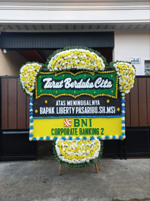 Papan Bunga Duka di Pantai Cermin