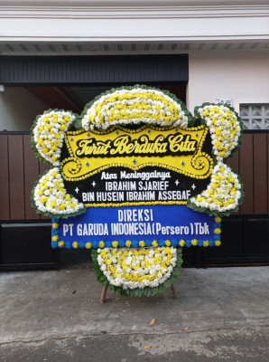 Papan Bunga Duka di Pantai Cermin