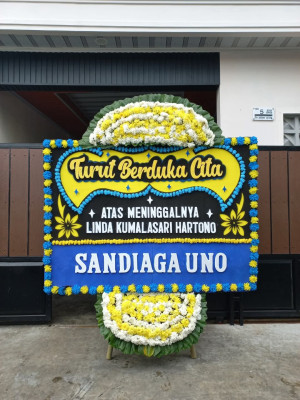Papan Bunga Duka di Pantai Cermin
