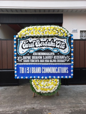 Papan Bunga Duka di Pantai Cermin